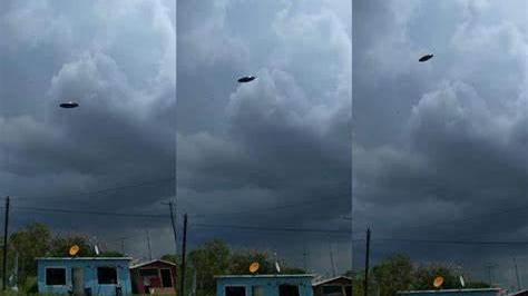 墨西哥电视台播放“风暴中的UFO”引轰动，拍摄者：不害怕很震撼