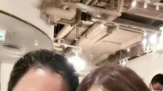 梁小冰|52岁梁小冰近照显发福，皮肤白皙紧致似少女，首次包饺子满脸开心