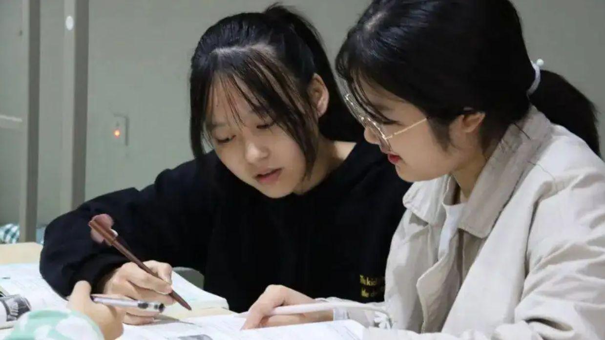 教师|在编教师“工资收入”，与想象中不一样，职业面临困境和迷茫