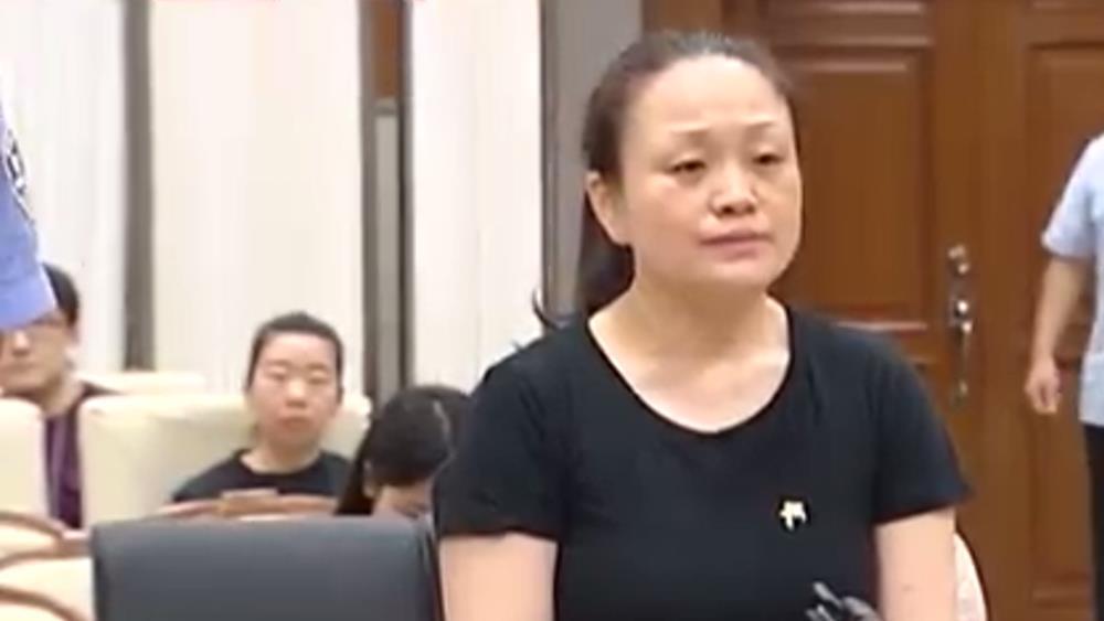 14年北京女子强灌水银弑母，用衣物捂住口鼻，看着母亲痛苦死去