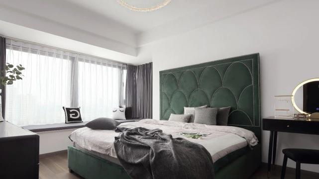 130平现代复古风三居室，独特的搭配给整体空间一种清爽的感觉