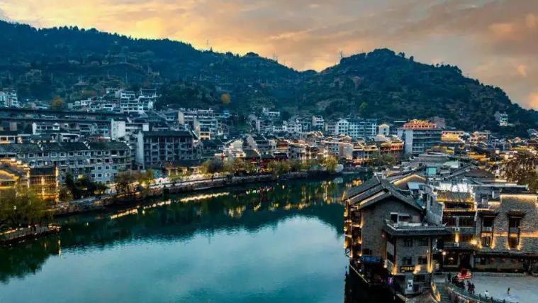 和顺古镇|云雾围绕犹如“世外桃源”，2022这个古镇够安逸