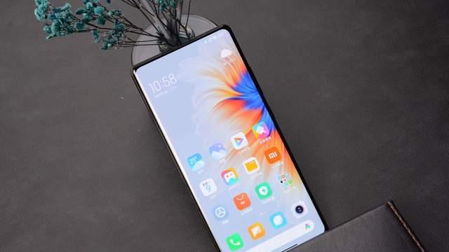 苹果|买手机在线上买还是实体店买呢？前苹果员工这么说，帮你避雷