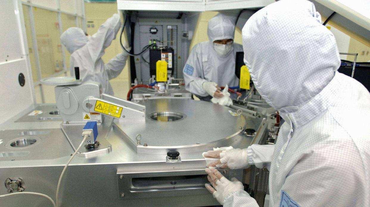 CPU|价格下跌90%？美芯巨头官宣，外媒：行业遇冷不是“摆烂”的借口