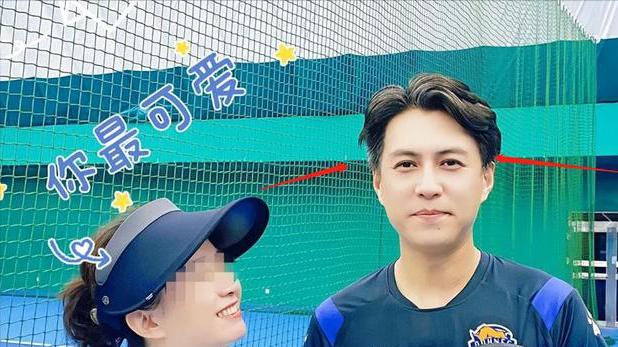 江珊|靳东与江珊分手12年，他娶二婚妻子已有白发，她爱情被女儿祝福