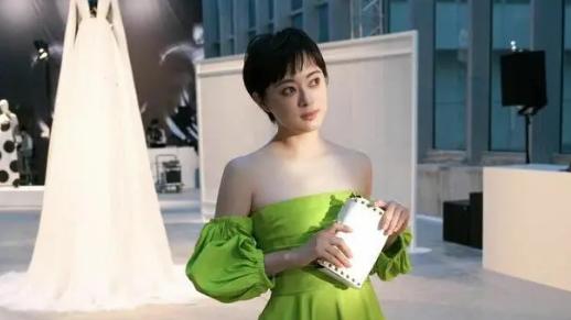 孙俪|成熟又知性的装扮，让孙俪更彰显个人魅力，女人味十足