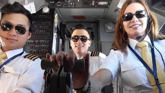 飞行员|前美国王牌女飞行员，选择到中国求职发展，金贝丽如今怎样了