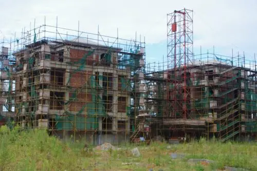 |我去年买的房子烂尾了！借你的钱能迟两年还你吗？