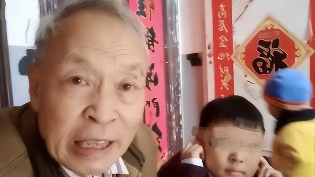 73岁教授嫌弃物资差！称一顿要吃10个蛋，现实中娶38岁老师生俩娃