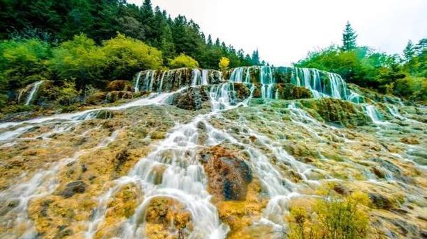 四川省|四川有两个地方的美景，一直被国外所向往，你知道是哪两个吗？