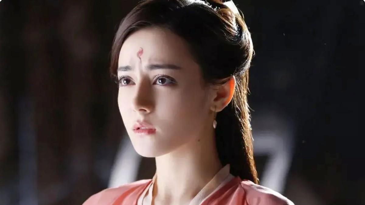 长月烬明|《长月烬明》女配群像：王一菲模样大变，张芷溪妆容是最大亮点