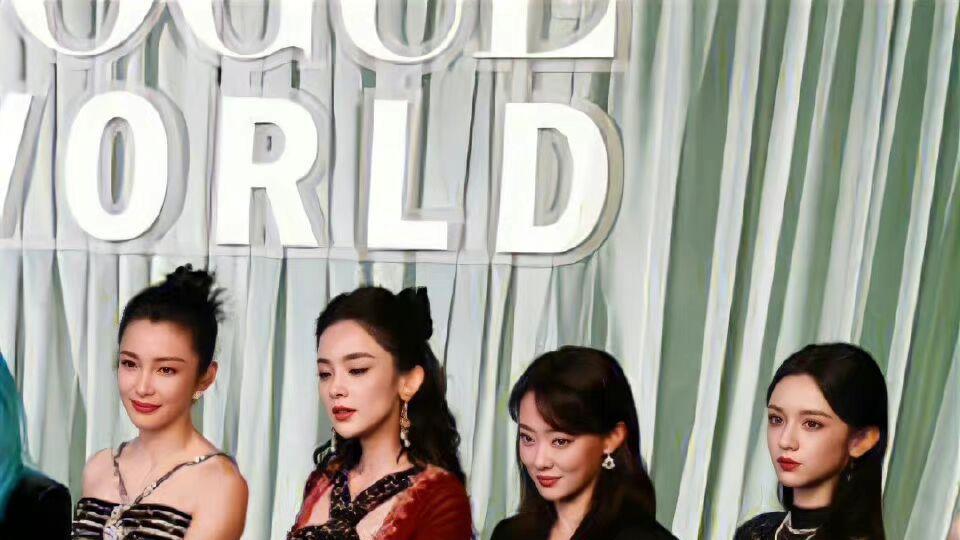 古力娜扎|男帅女美名利场！一众女星花式秀腿满屏美色，和颂开会似豪门碎嘴