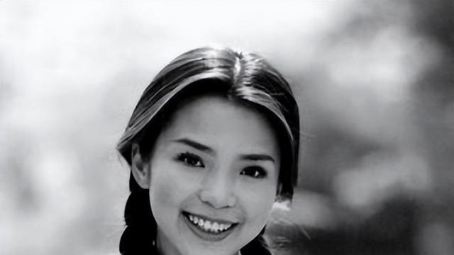 朱迅|朱迅：7次登上春晚，与王志走过18年，86岁母亲独居异国让人泪目