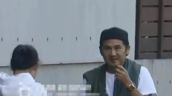 曹格|曹格离婚后与女儿相聚！开豪车戴名表，12岁姐姐漂染头发显成熟
