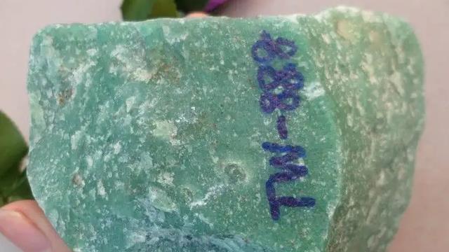 翡翠|玉石界的“变装大佬”，专门冒充高端玉石，它就是石英岩！