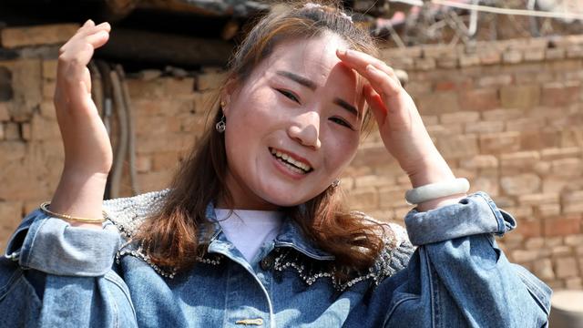 夫妻领养的孩子长得越来越像妻子，丈夫起疑去做鉴定，结果令人惊喜