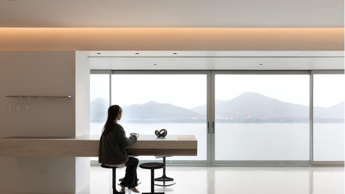 坚持极简主义装修，280㎡装完太高级，仅凭一个客厅就圈粉无数