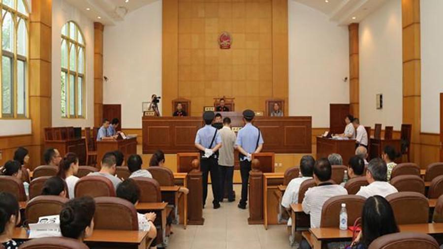 案例：男子偷女邻居内衣被发现，遭套内衣游街示众酿悲剧