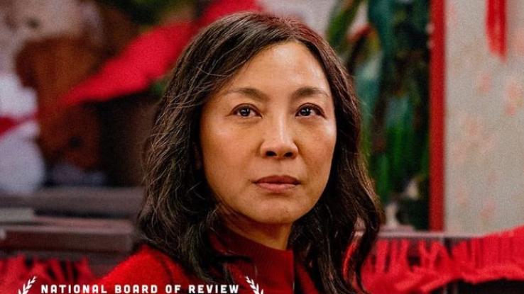 李连杰|李连杰带家人为杨紫琼庆祝荣登时代周刊，利智疑被P掉未能出镜