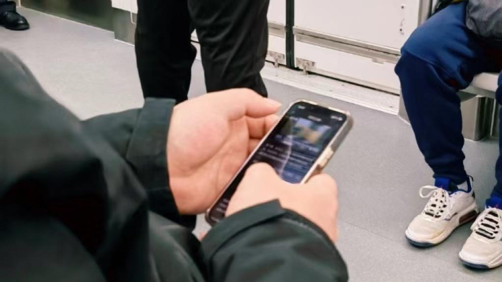 iPhoneSE|iphoneSE3下月见，“刘海”屏+5.6英寸，售价1999元起？