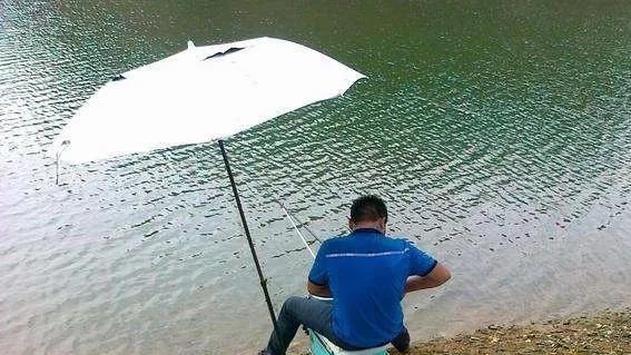 水库|男子钓鱼时为躲避巡逻人员，摔倒造成十级伤残，事后向水库索赔27万元