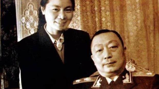 最高军衔家庭：她是中国首位女中将，丈夫是上将，父亲是元帅