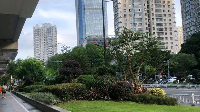 购房置业|房企频频暴雷！中介却鼓吹买房，可购房者仍无动于衷