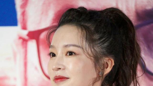 一直以为李沁长得“没辨识度”，看到她的生图才发现，我错了