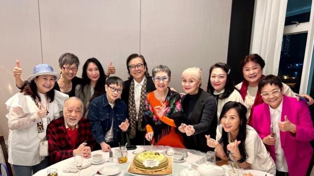 姜大卫|姜大卫太太生日三代同堂开心庆生 曹永廉一对宝贝子女罕见曝光