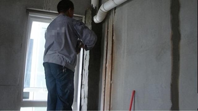 水管太低，卫生间吊顶不知道该怎么做？装修师傅4招就搞定了！