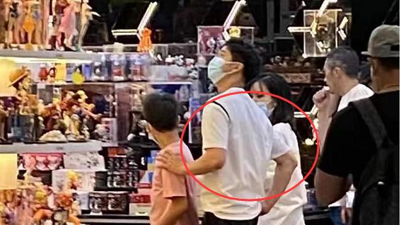 田亮|田亮两年不换新T恤，却开700万豪车逛超市，采购食材回家拍段子