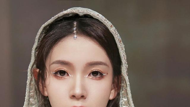 陈瑶|陈瑶穿复古长纱裙梦回岳绮罗！雪肤玉貌美得惊艳灵动