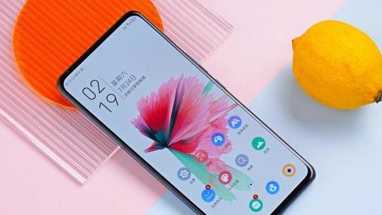 中兴|首款达到18G+1TB存储的5nm旗舰，如今降了1200元，等等党又赢了