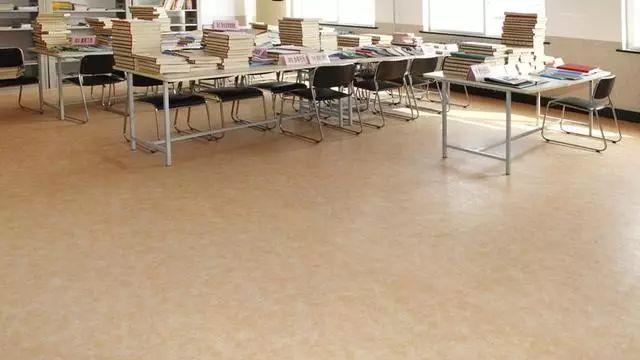 过来人告诉你，装修万万别贴无缝瓷砖了，都是血和泪的教训