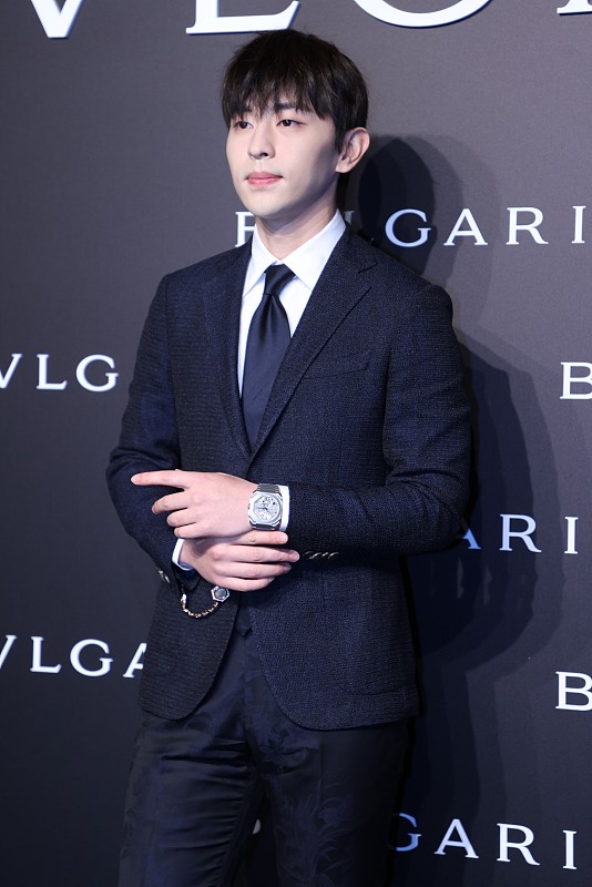 邓伦|邓伦被封杀,她给我打来电话