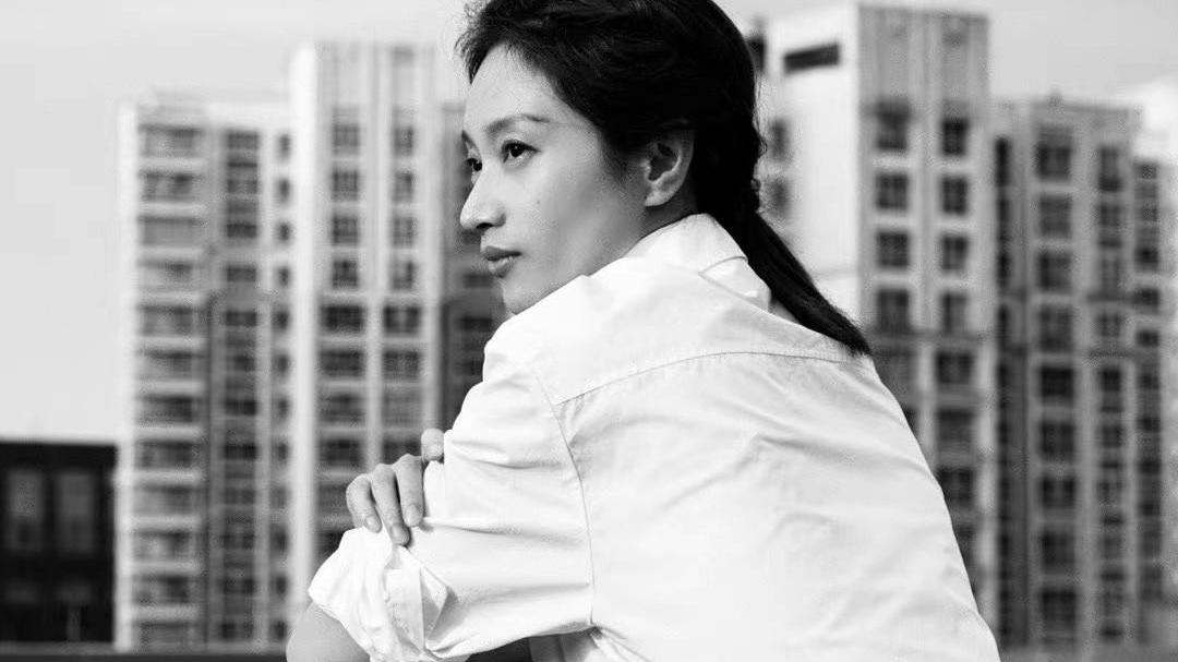 阿娇|朱亚文老婆怎么瘦成这样！脸部骨骼明显像极周韵，也是骨相美人