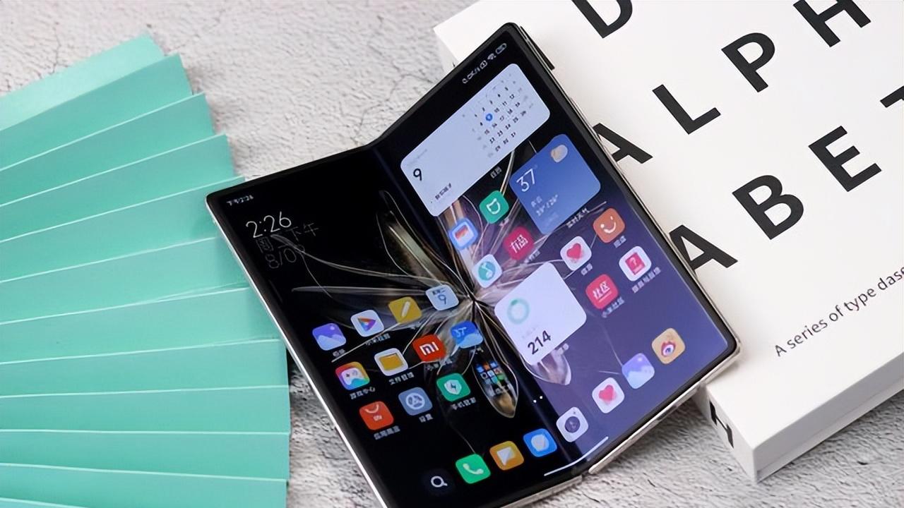 小米科技|国内手机市场诞生“双爆款”，首销无奈卖断货，仅售2999元起