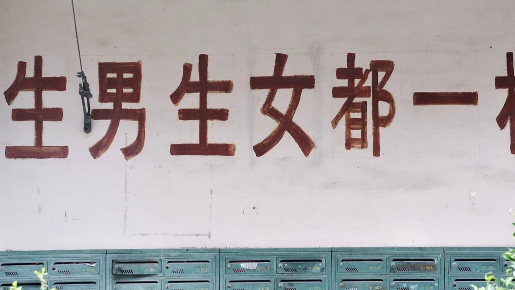 安徽一女子卖烧饼12年只为“扶弟”，亲生儿子却不管不顾，太荒唐