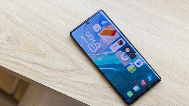 iqoo|等等党赢麻了，2K曲面屏+120W闪充+微云台防抖，iQOO机皇正式清仓