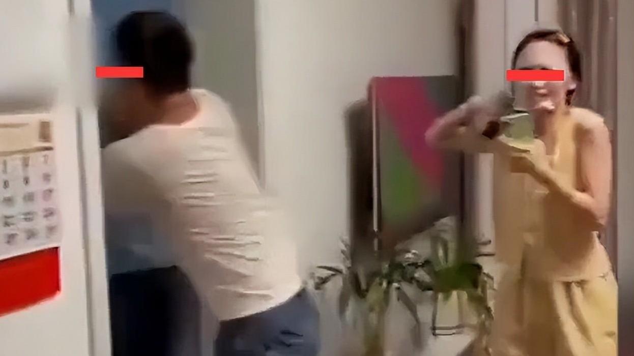 发现妻子带男人回家：男子谎称物业破门而入