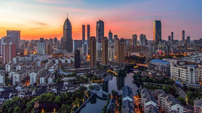 楼市|楼市解限新方向：头要“正”，腰要“挺”，脚要“稳”