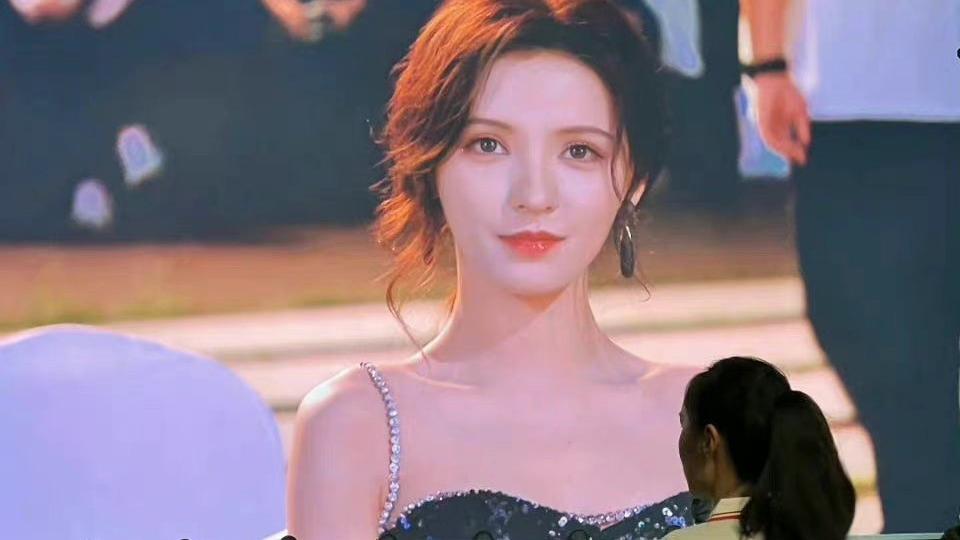 冰雨火|张予曦用小号在线辟谣穿高仿，并回怼这位博主说：真是个老6