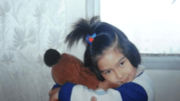 当红女星|baby说自己上小学时没人追，看到小学合照，网友：换我也不追！