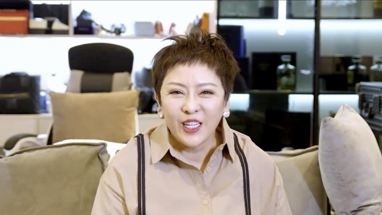 萧敬腾|萧敬腾发给向太的视频用力过猛被全网嘲！网友：儿子，不是我不教