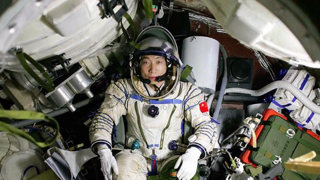 杨利伟在太空听到神秘“敲门声”，11年后才找到真相，还好他机智