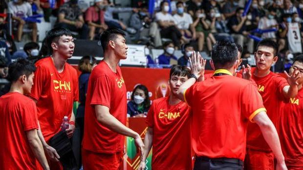 中国男篮|大胜50分，中国男篮喜进8强！杜锋怒吼庆祝，顾全成大惊喜
