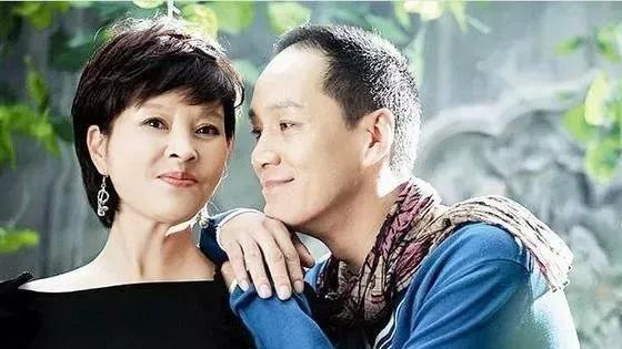 50岁的“丁克族”后悔了，年轻时潇洒自在，如今还是抵不过现实！