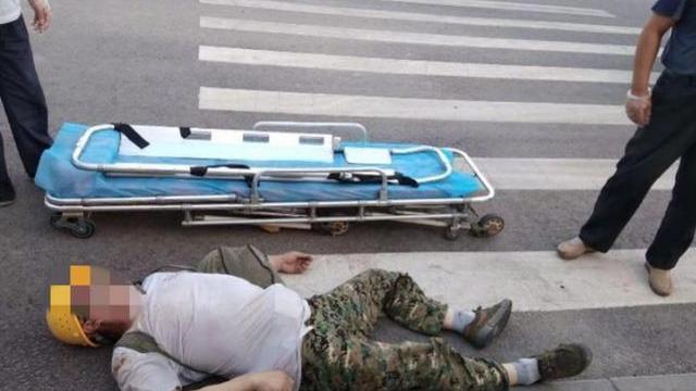 建筑工为给儿子攒学费不幸身亡，临死打电话，第二天还能不能干活