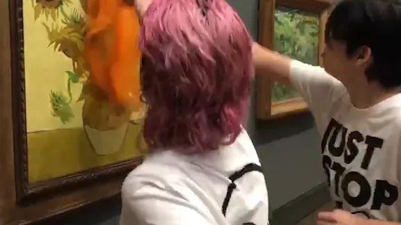 梵高|价值5.8亿元的梵高名画《向日葵》，遭泼番茄酱！