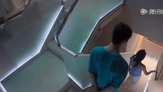 心动的信号5|《心动的信号5》中，李聂给薛喆阳送榴莲，秋怡一个表情说明一切